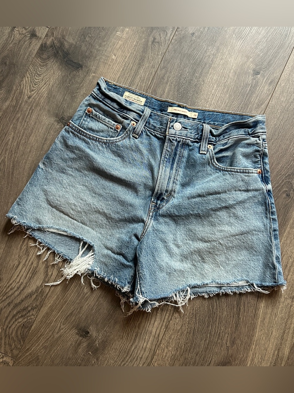 Levi’s Ribcage Shorts - 28